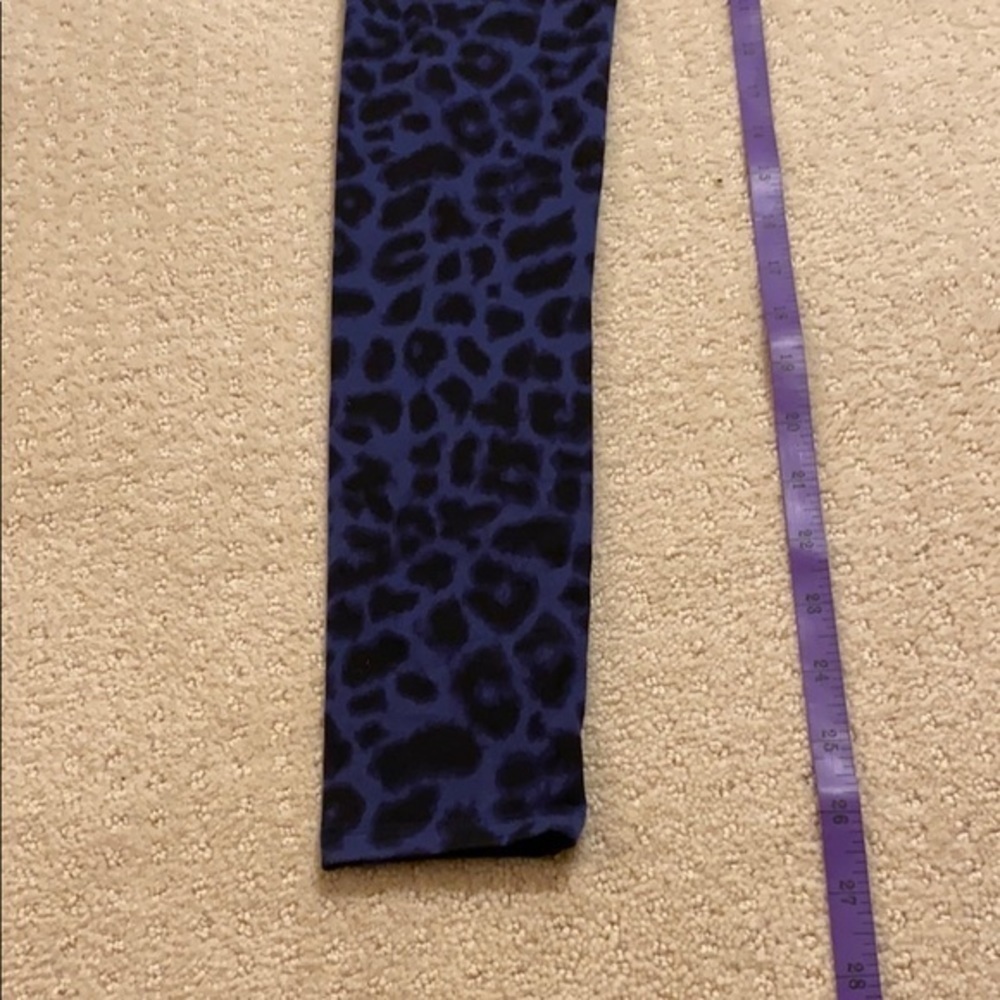Women’s PINK by Victoria Secret Cheetah Print Legging’s - Picture 5 of 7